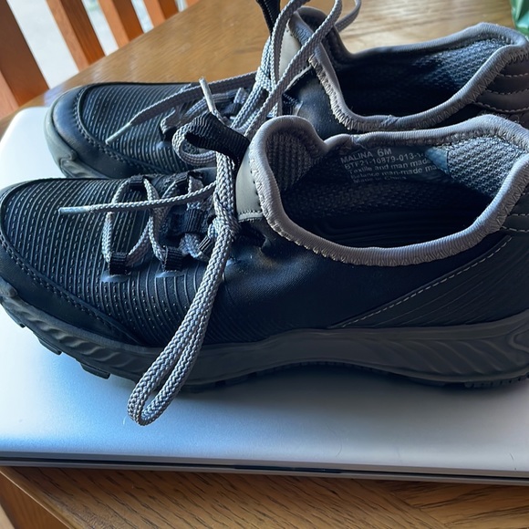 BARETRAPS Women's Malina Sneakers Size 6 - Picture 3 of 4